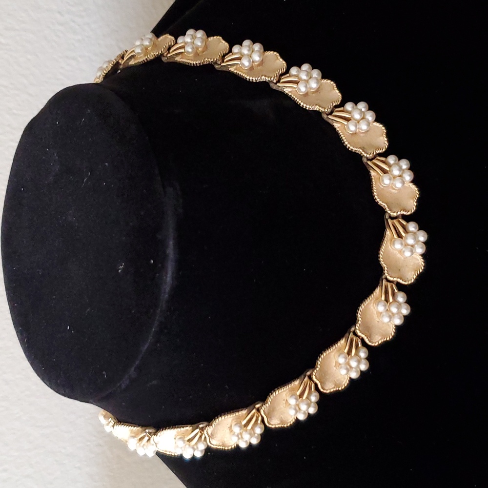 Rare Find. Vintage 1950's Signed Crowned Trifari Necklace. Gold Trifanium.